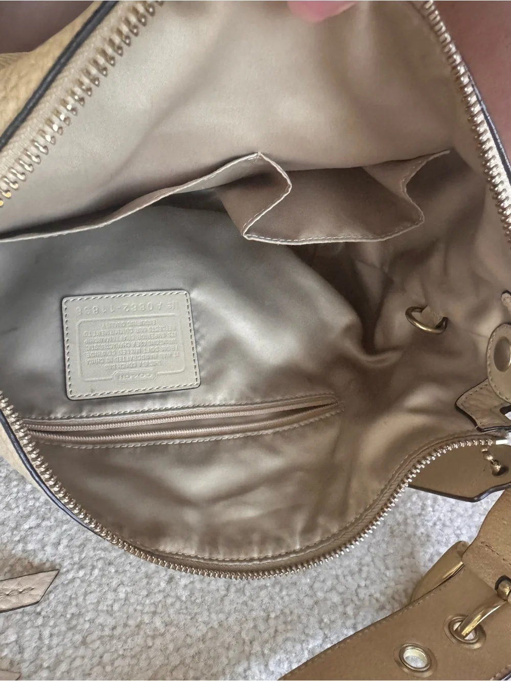 Coach Cream Pebbled Leather Hobo Shoulder Bag - Picture 3 of 3